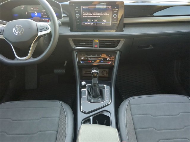 Certified 2025 Volkswagen Taos SE image 14