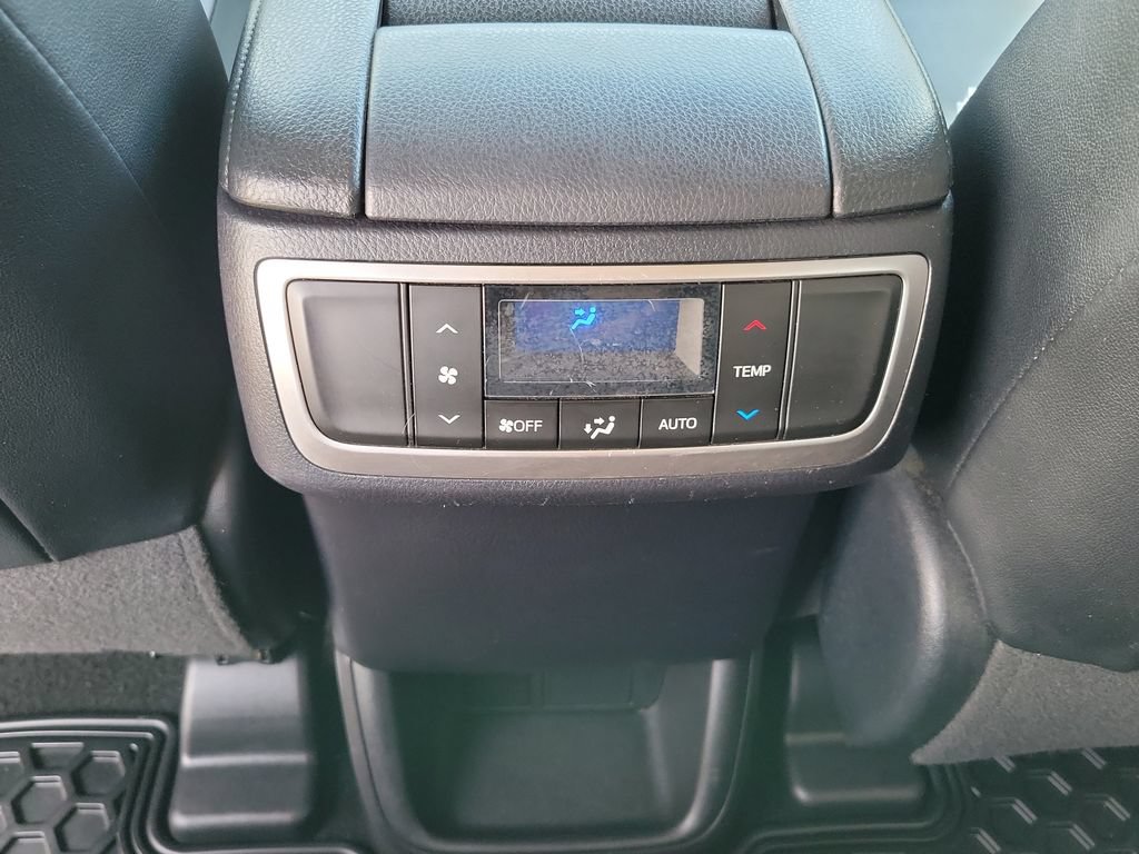 Used 2019 Toyota Highlander XLE AWD/4WD image 30
