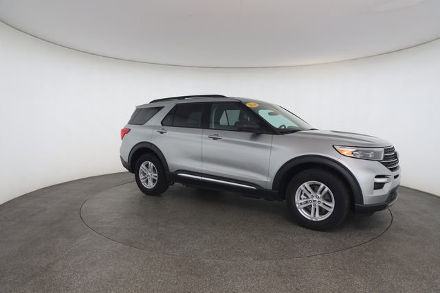 Used 2024 Ford Explorer XLT w/ Equipment Group 202A AWD/4WD image 26