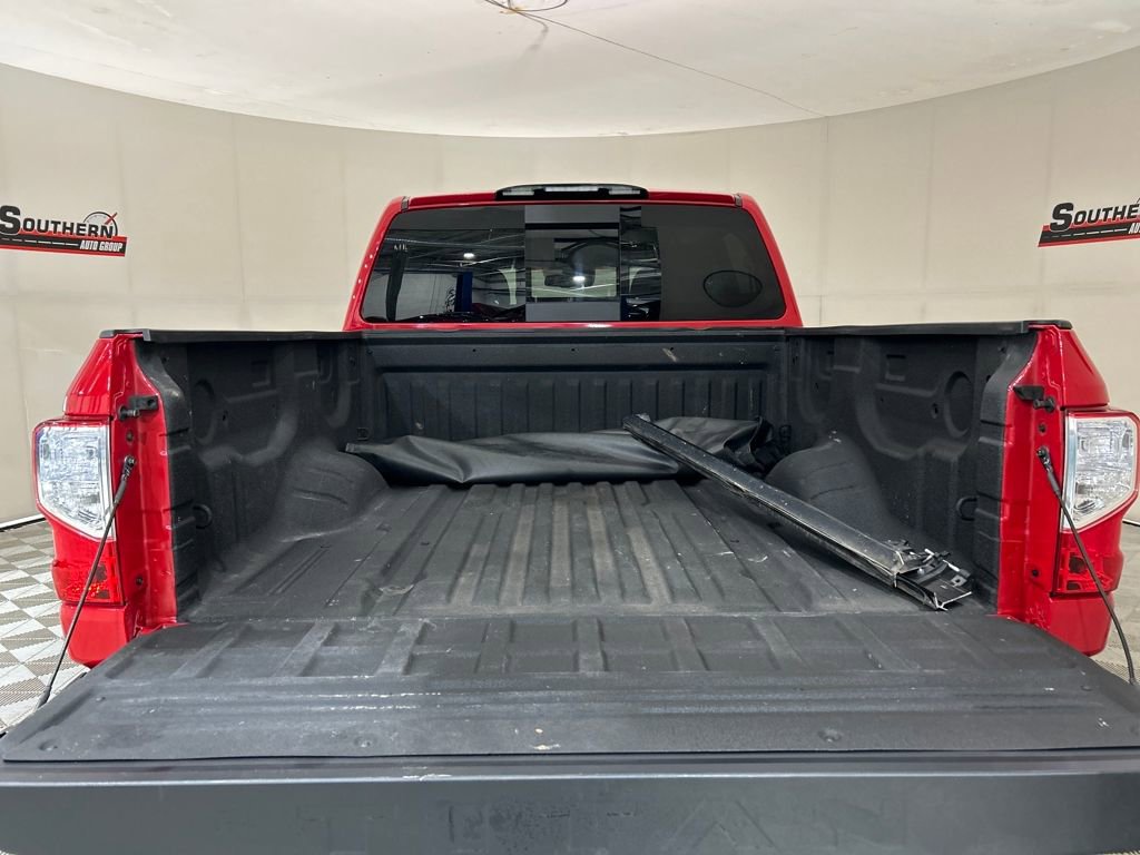 Used 2021 Nissan Titan SV w/ SV Convenience Package image 5