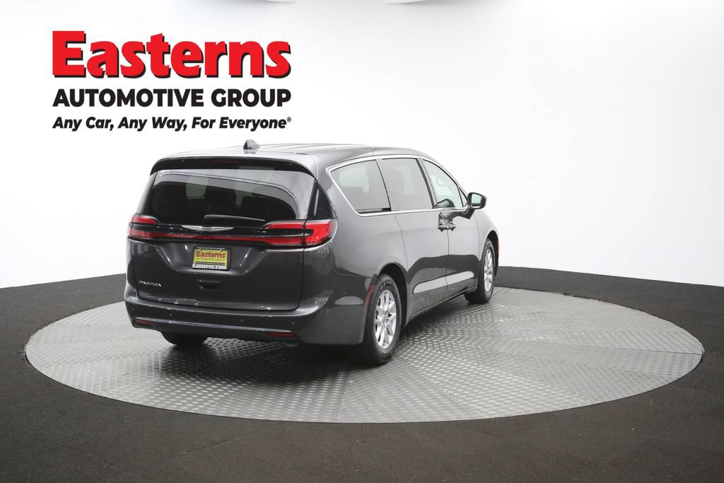 Used 2023 Chrysler Pacifica Touring-L FWD image 40