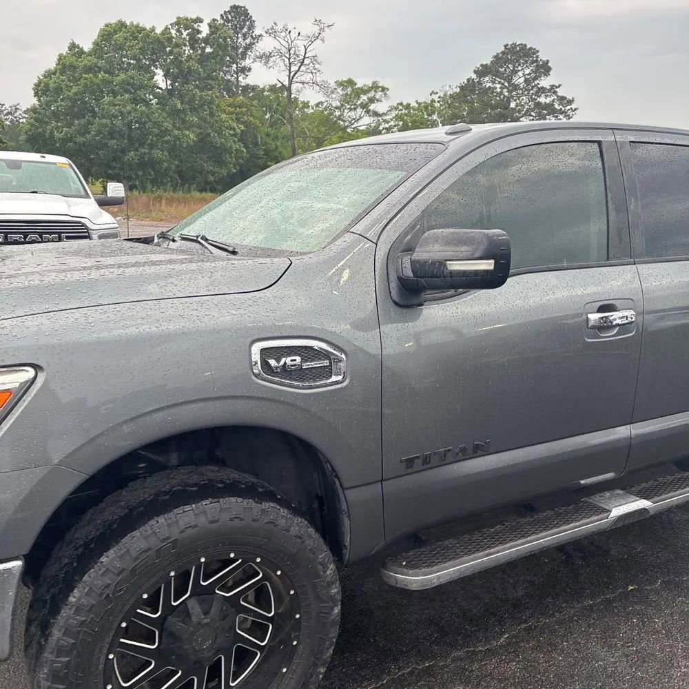 Used 2017 Nissan Titan SV AWD/4WD image 2