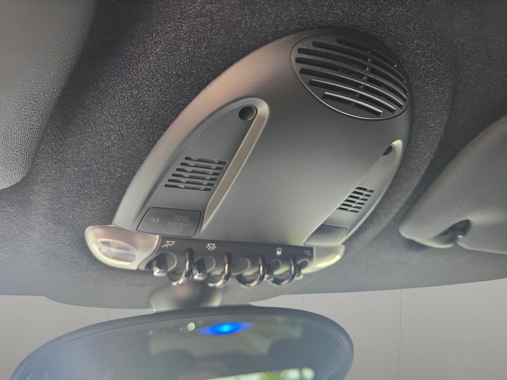 Used 2009 MINI Cooper John Cooper Works FWD image 21