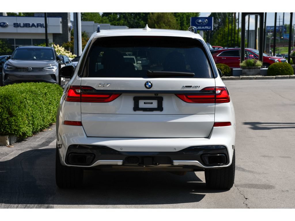 Used 2022 BMW X7 xDrive40i w/ M Sport Package AWD/4WD image 5