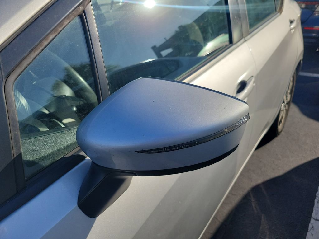 Used 2021 Nissan Versa SV FWD image 5