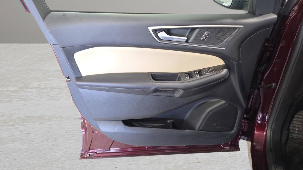 Used 2022 Ford Edge SEL w/ Convenience Package image 9