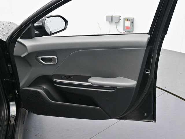 Used 2025 Kia K4 LXS image 29