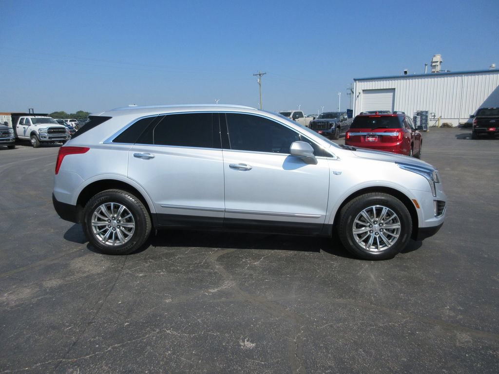 Used 2017 Cadillac XT5 Luxury w/ Driver Awareness Package AWD/4WD image 2