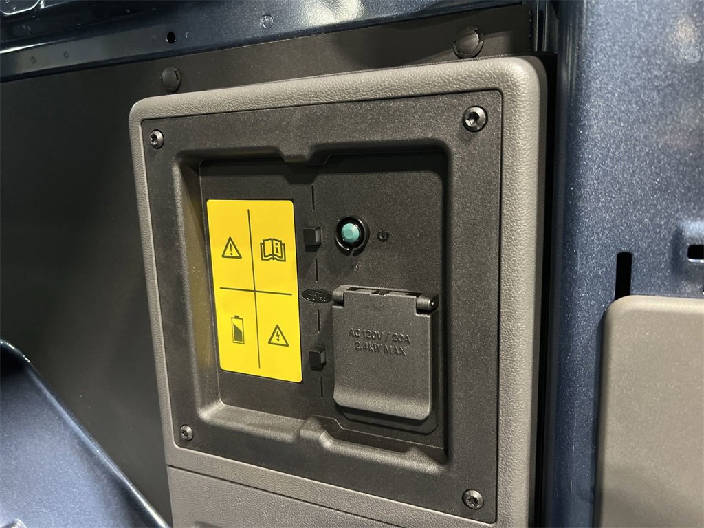 Used 2024 Ford E-Transit Base image 22