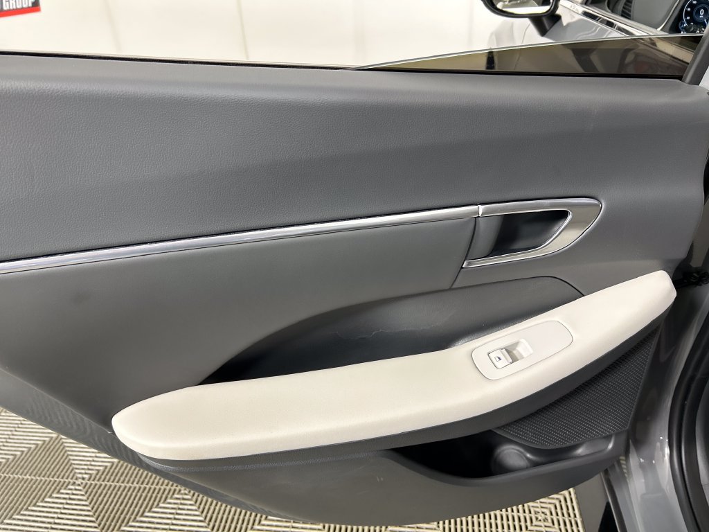 Used 2022 Hyundai Sonata SEL w/ Convenience Package FWD image 16