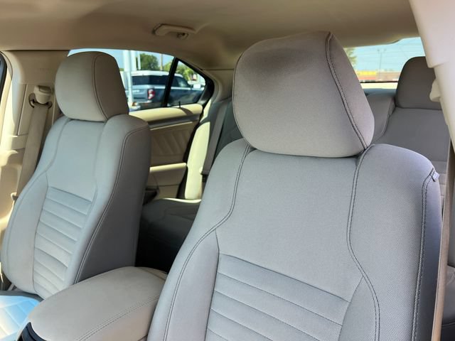 Used 2016 Ford Taurus SE FWD image 23
