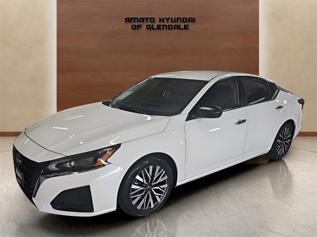 Used 2024 Nissan Altima 2.5 SV image 2