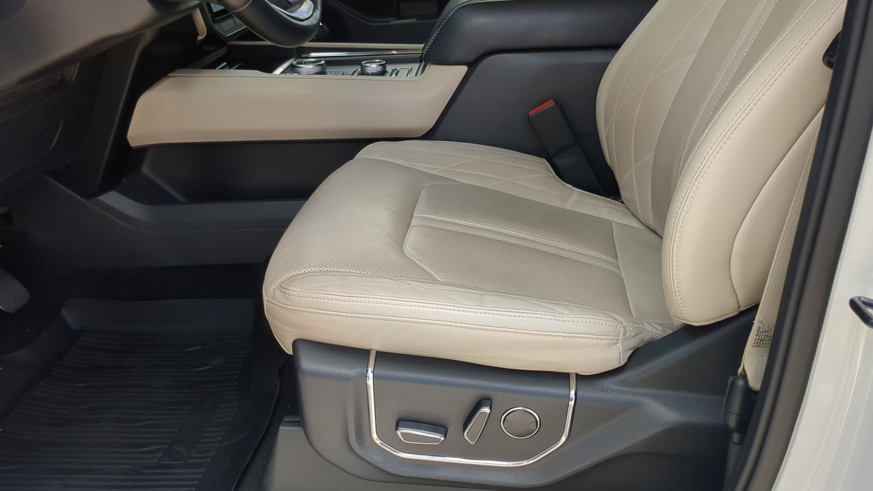 Used 2023 Ford Expedition Max Platinum AWD/4WD image 10