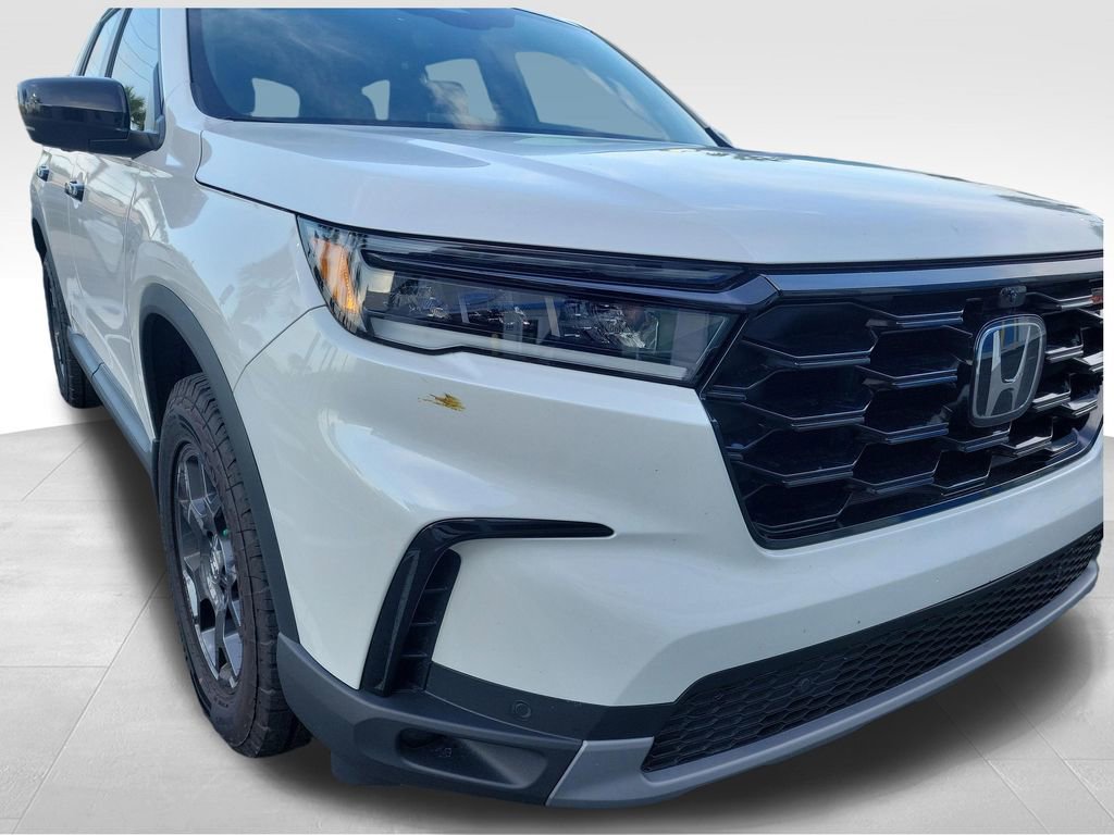 Used 2025 Honda Pilot TrailSport image 8