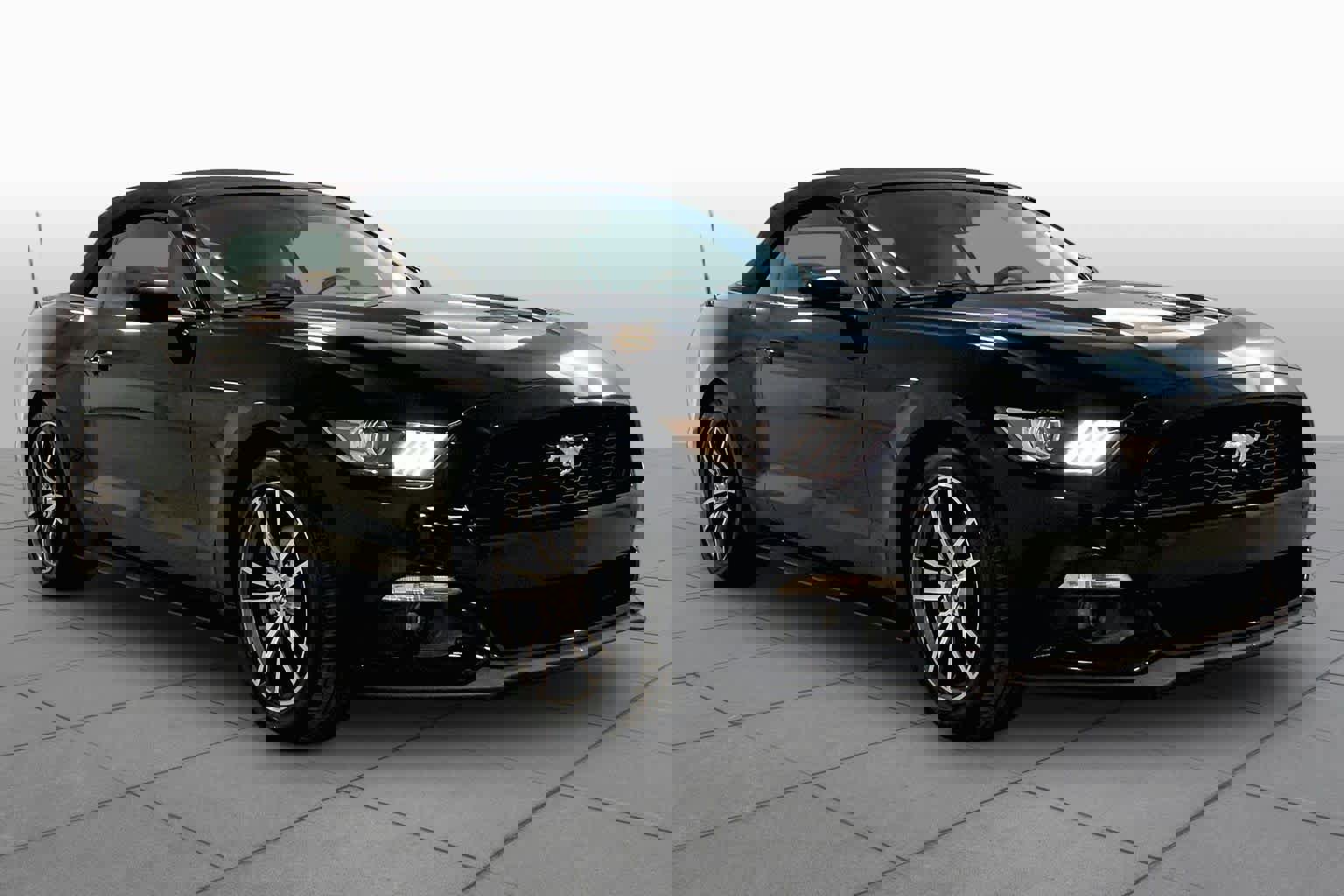 Used 2017 Ford Mustang Premium image 2