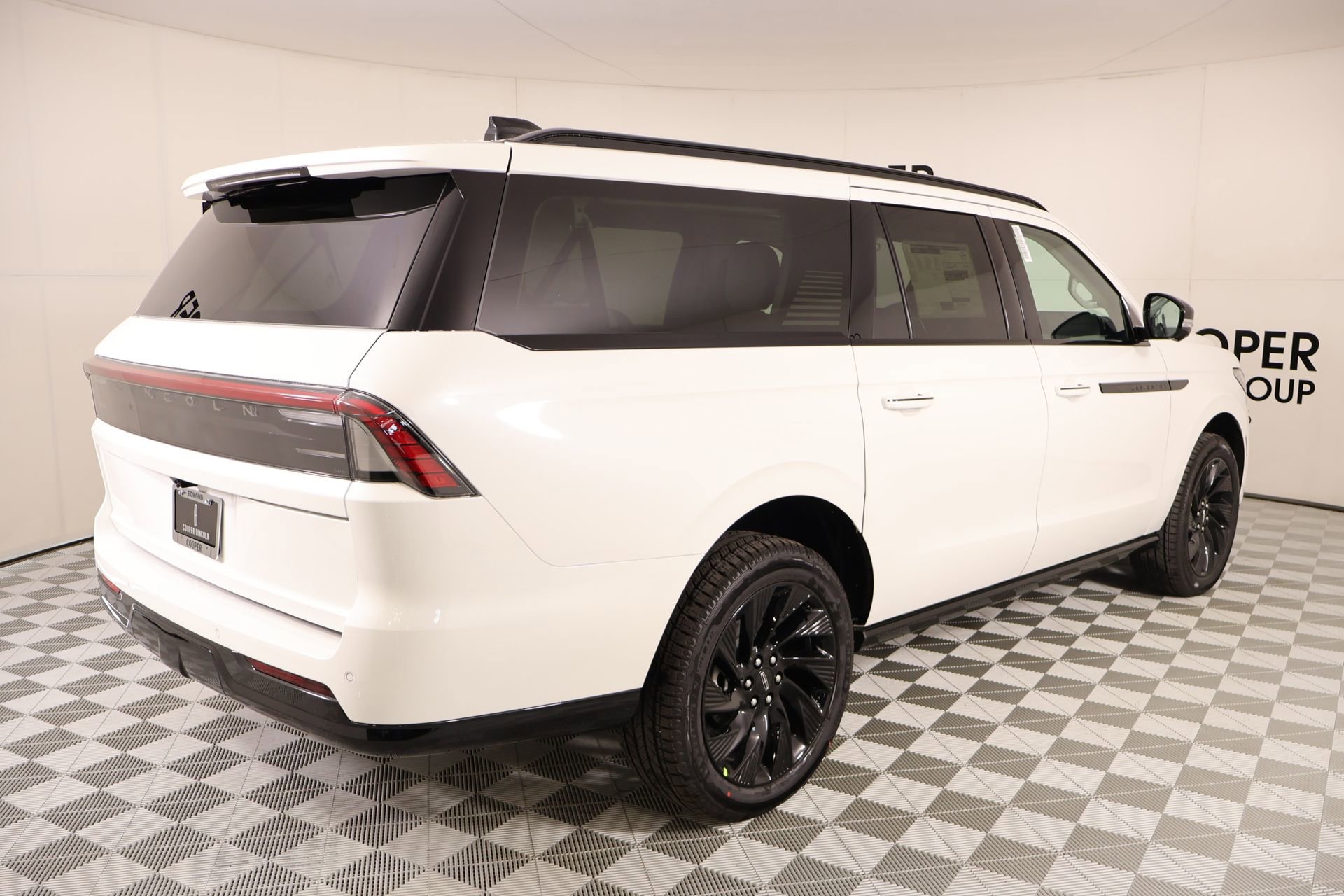 New 2026 Lincoln Navigator L Reserve AWD/4WD image 22