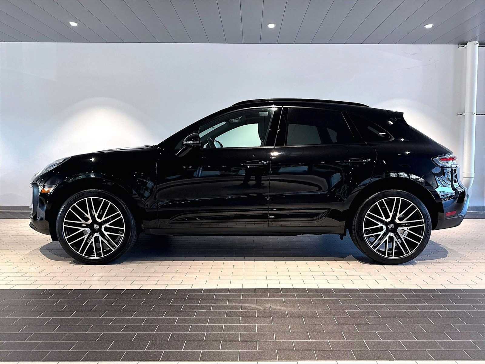 Used 2026 Porsche Macan AWD/4WD image 2