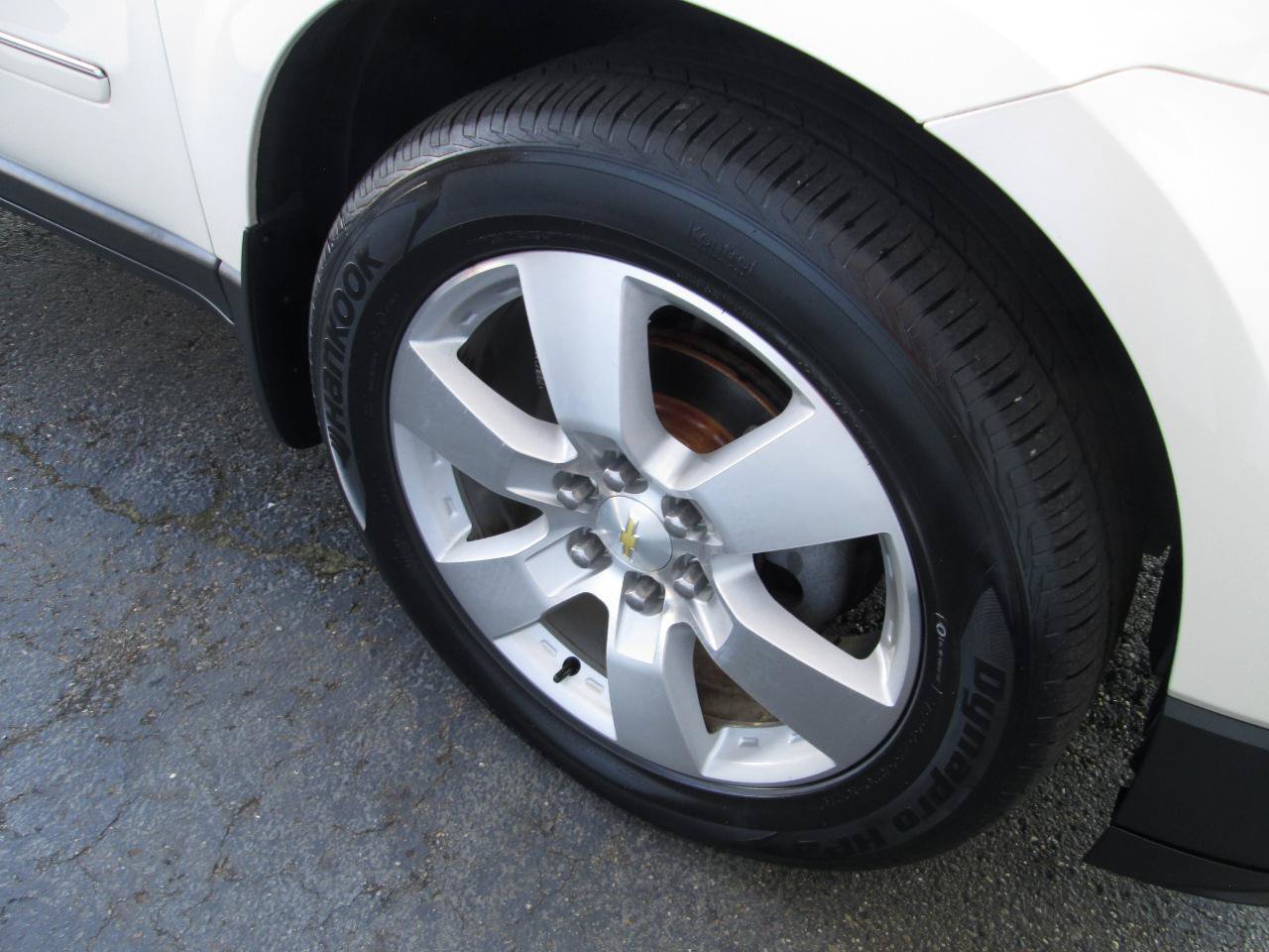 Used 2015 Chevrolet Traverse LTZ AWD/4WD image 40