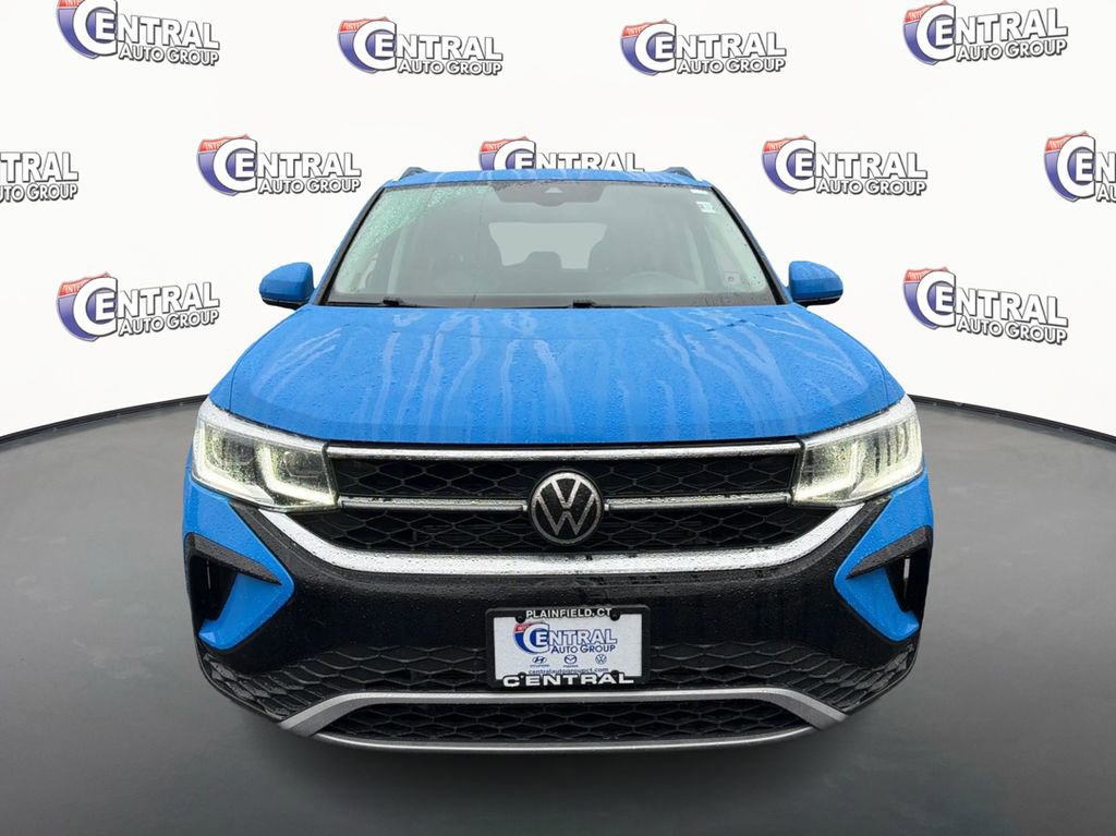 Used 2022 Volkswagen Taos SEL w/ Panoramic Sunroof Package image 2