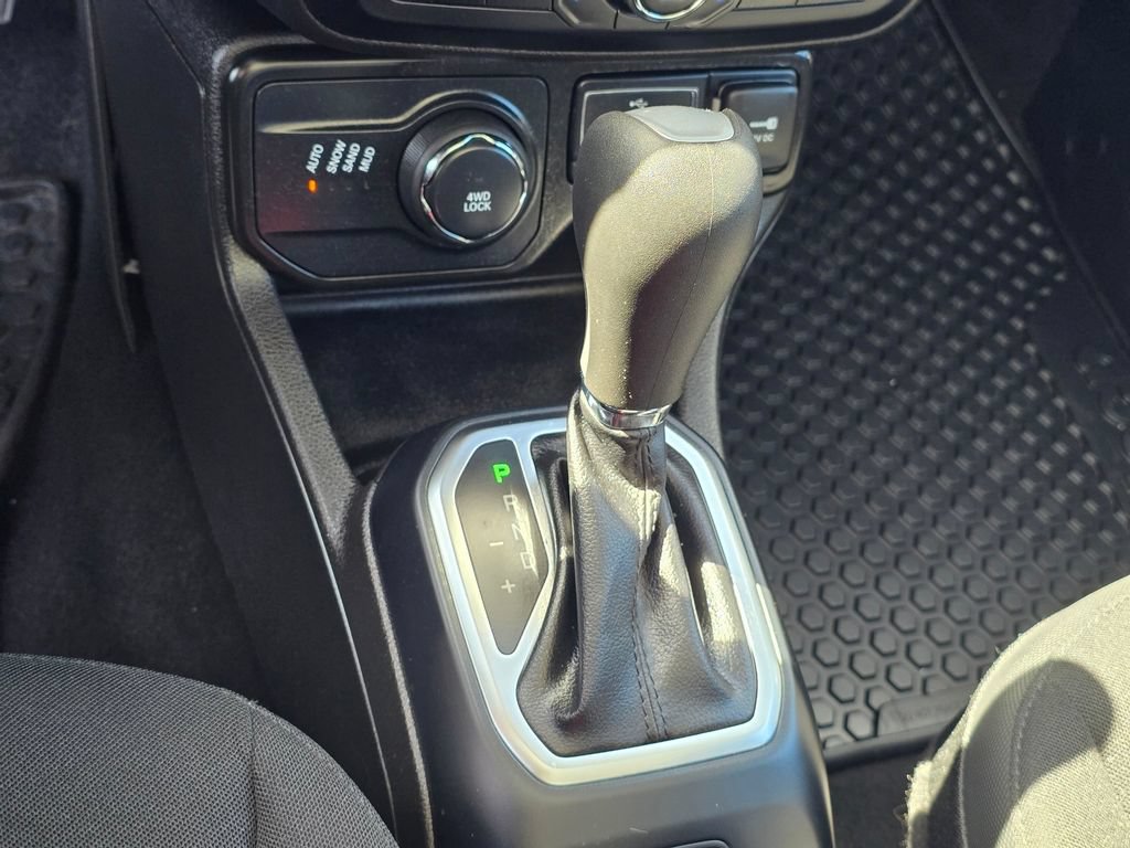 Used 2023 Jeep Renegade Latitude w/ Sun/Sound Group AWD/4WD image 27