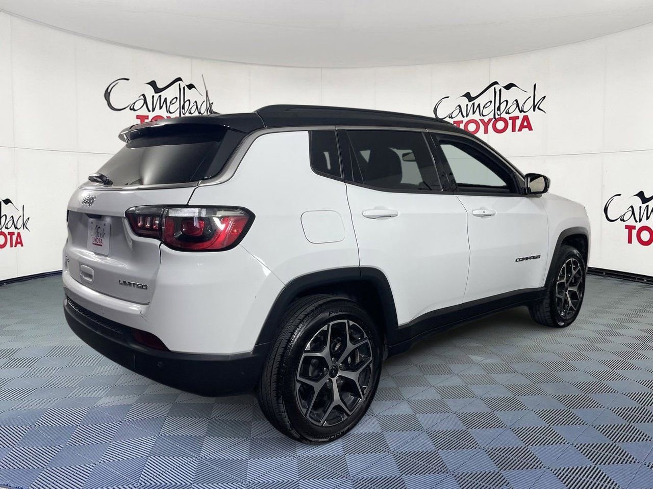 Used 2025 Jeep Compass Limited image 7