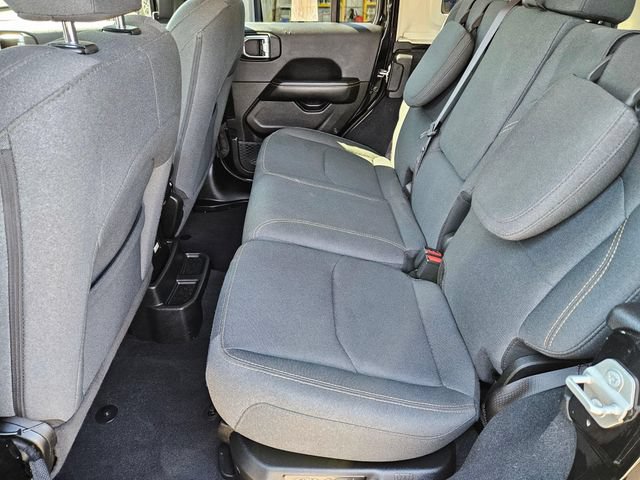Used 2024 Jeep Wrangler Unlimited Sahara AWD/4WD image 17