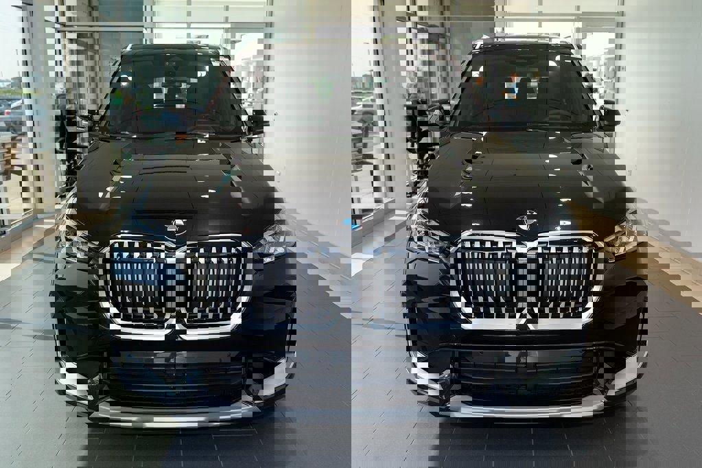 Used 2025 BMW X1 xDrive28i w/ Technology Package image 2