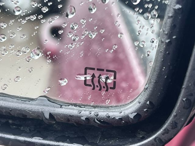 Used 2023 Chrysler 300 C image 40