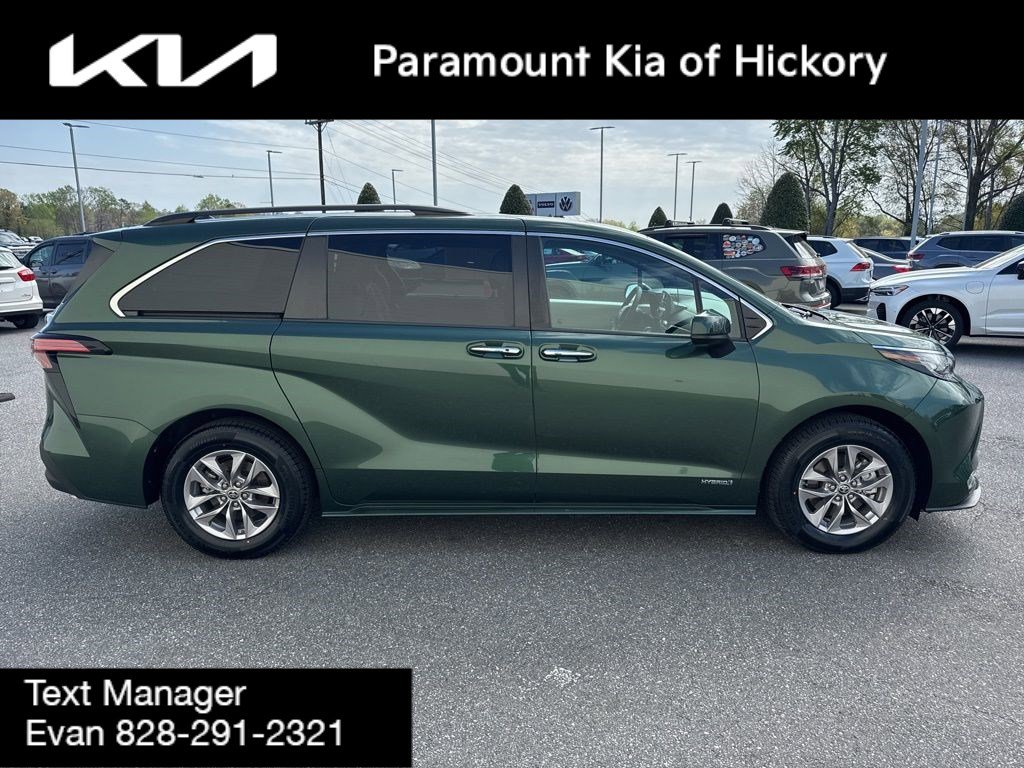 Used 2021 Toyota Sienna XLE image 8