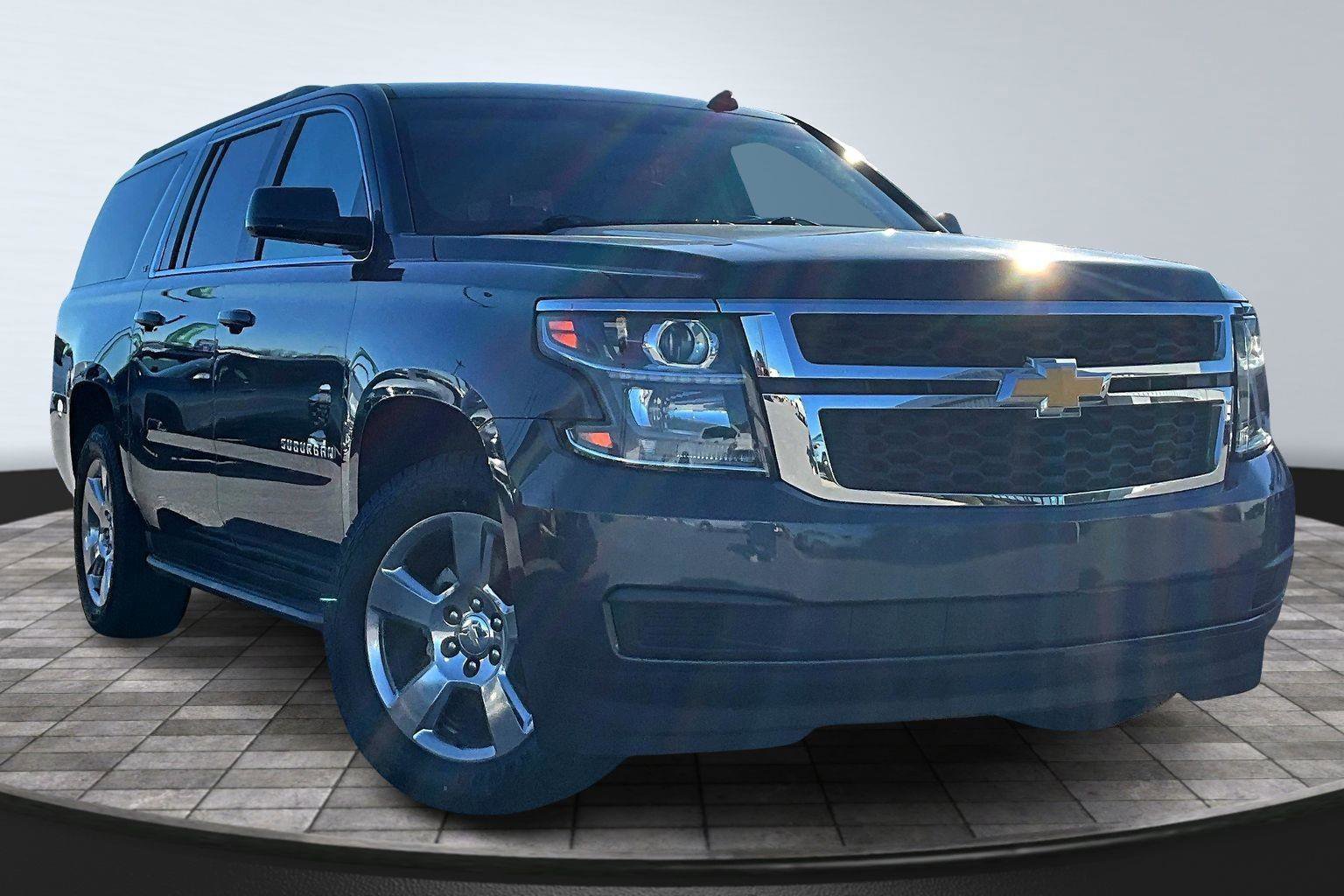 Used 2019 Chevrolet Suburban LT image 3