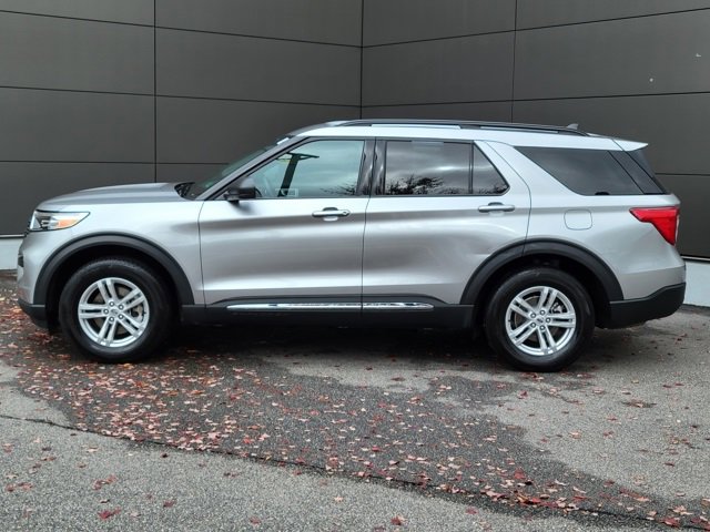 Used 2023 Ford Explorer XLT image 2