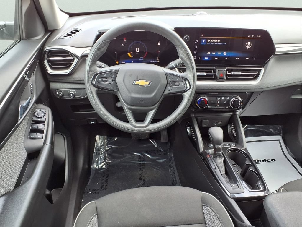Used 2025 Chevrolet TrailBlazer LT FWD image 9