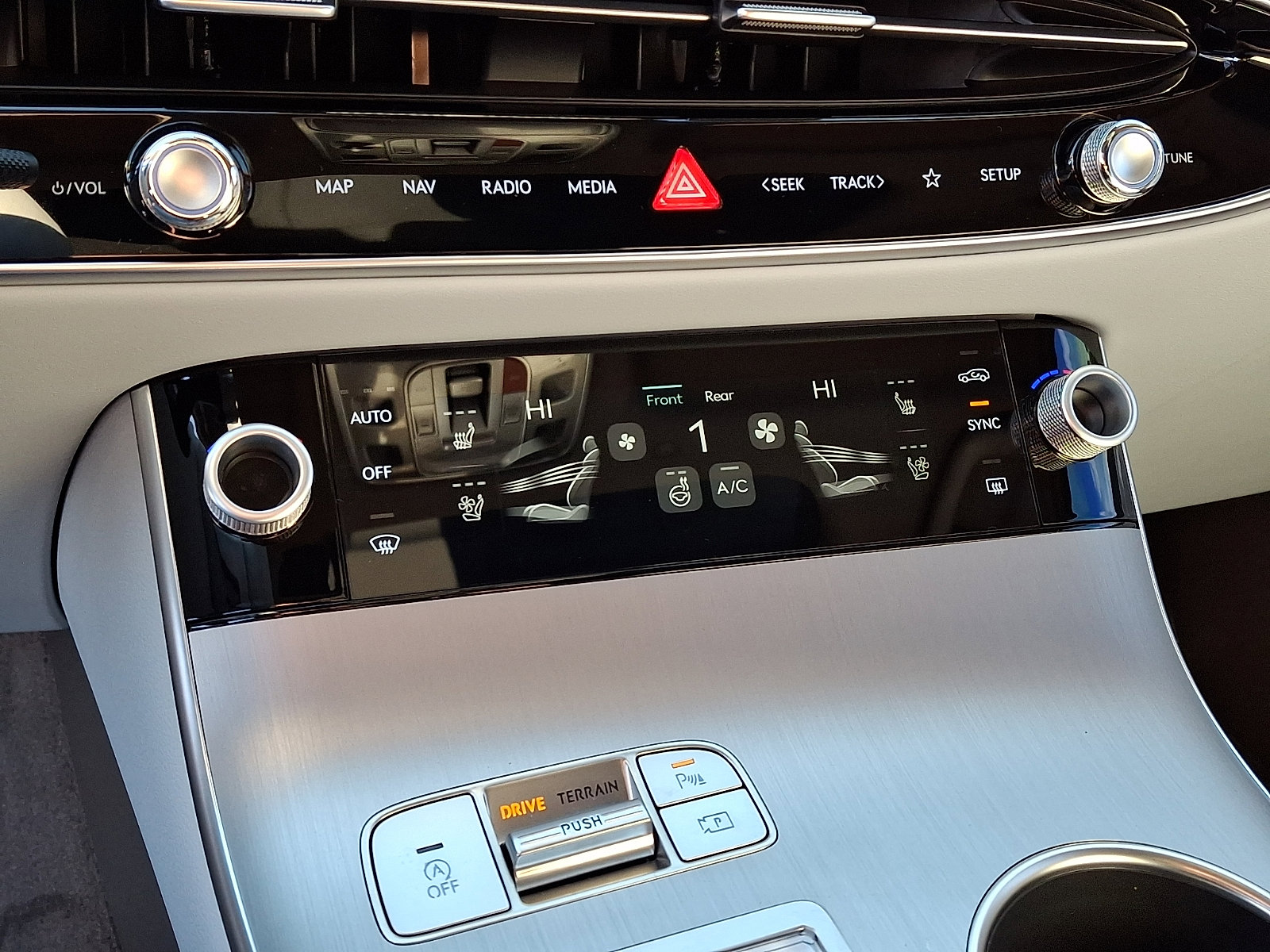 Used 2026 Genesis GV70 2.5T Advanced image 23