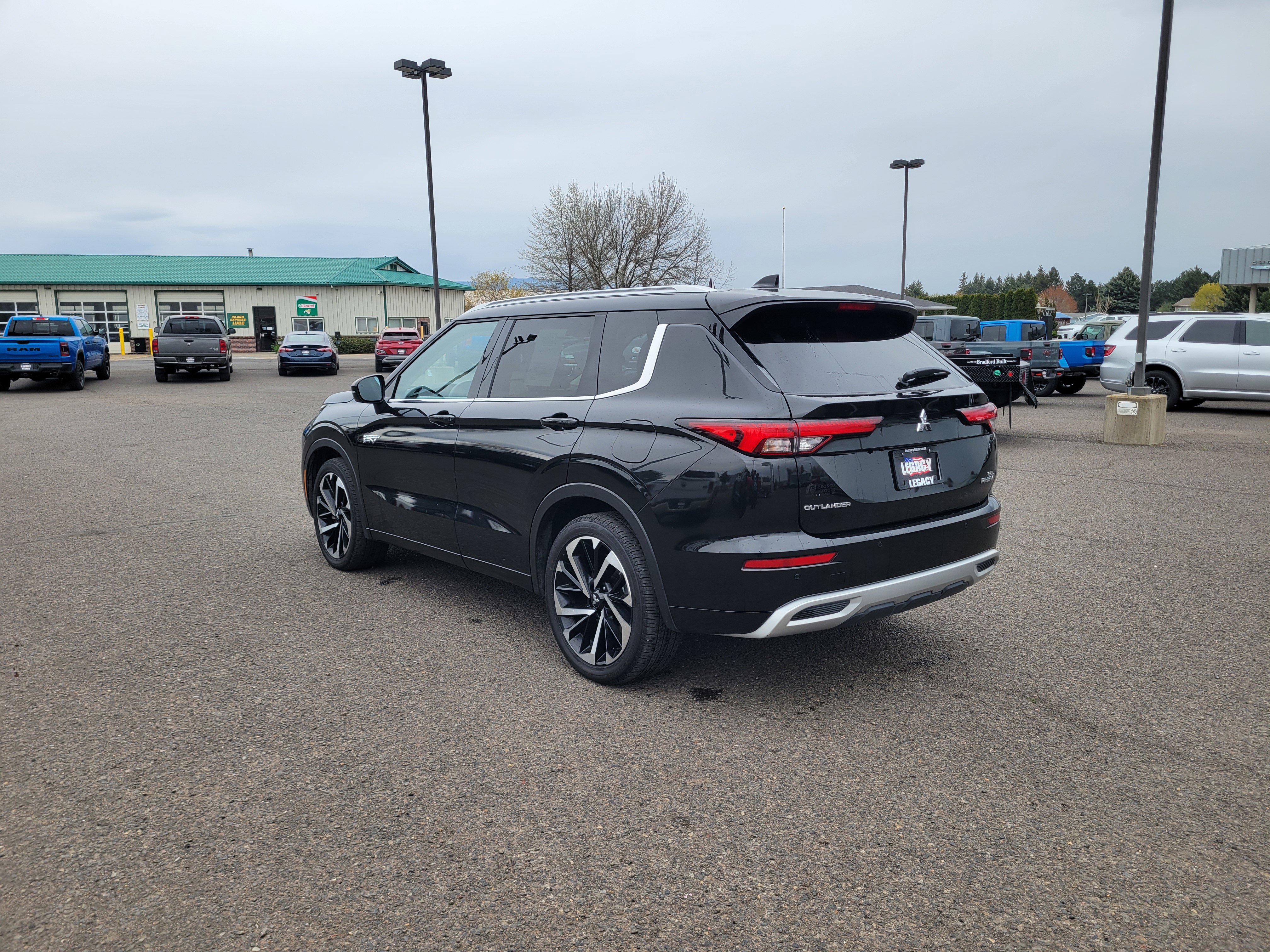 Used 2024 Mitsubishi Outlander SEL image 11