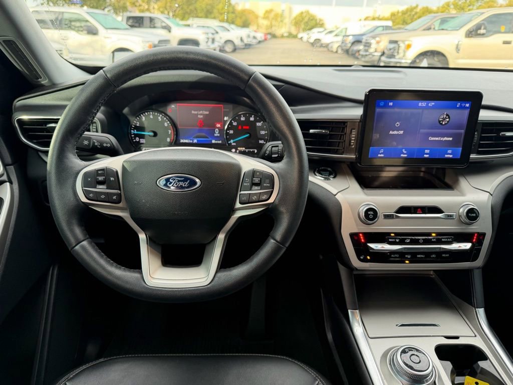 Used 2023 Ford Explorer XLT w/ Equipment Group 202A image 5