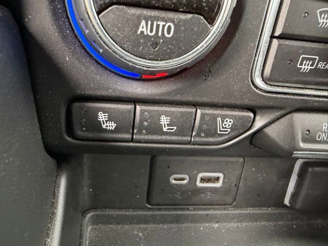 Used 2022 Chevrolet Suburban High Country AWD/4WD image 9
