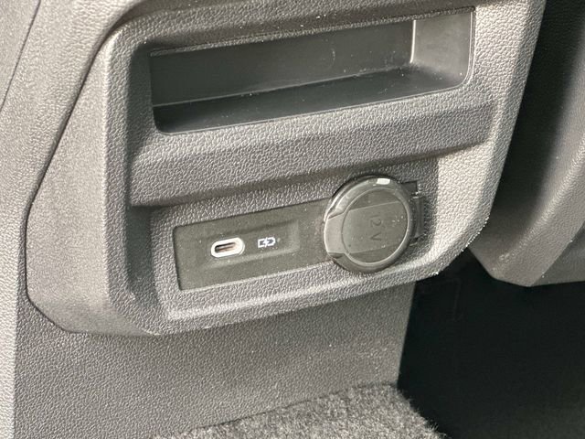 Used 2024 Volkswagen Tiguan SE w/ Panoramic Sunroof Package AWD/4WD image 18