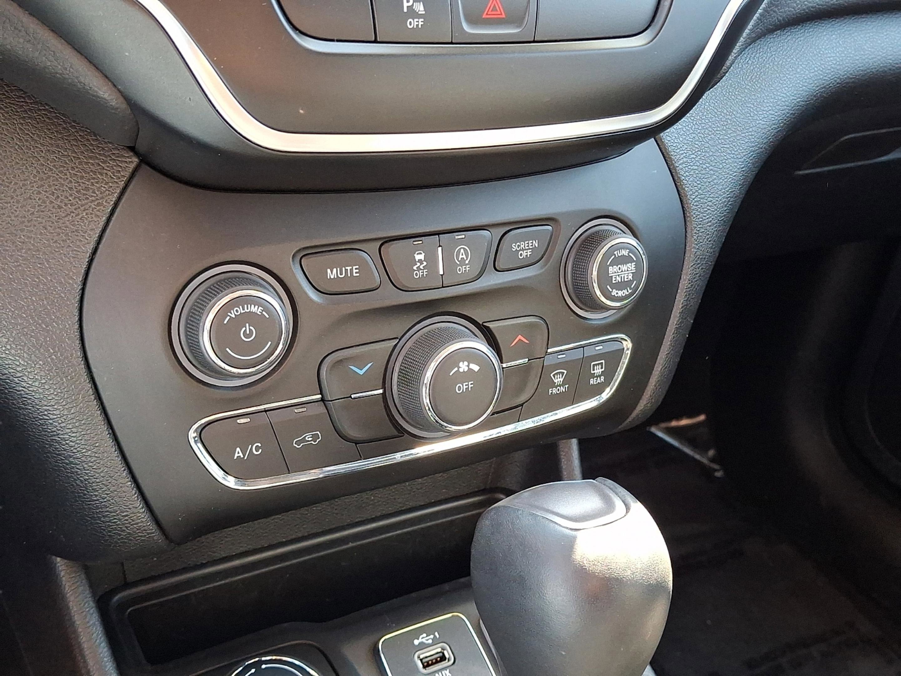 Certified 2019 Jeep Cherokee Latitude Plus image 16