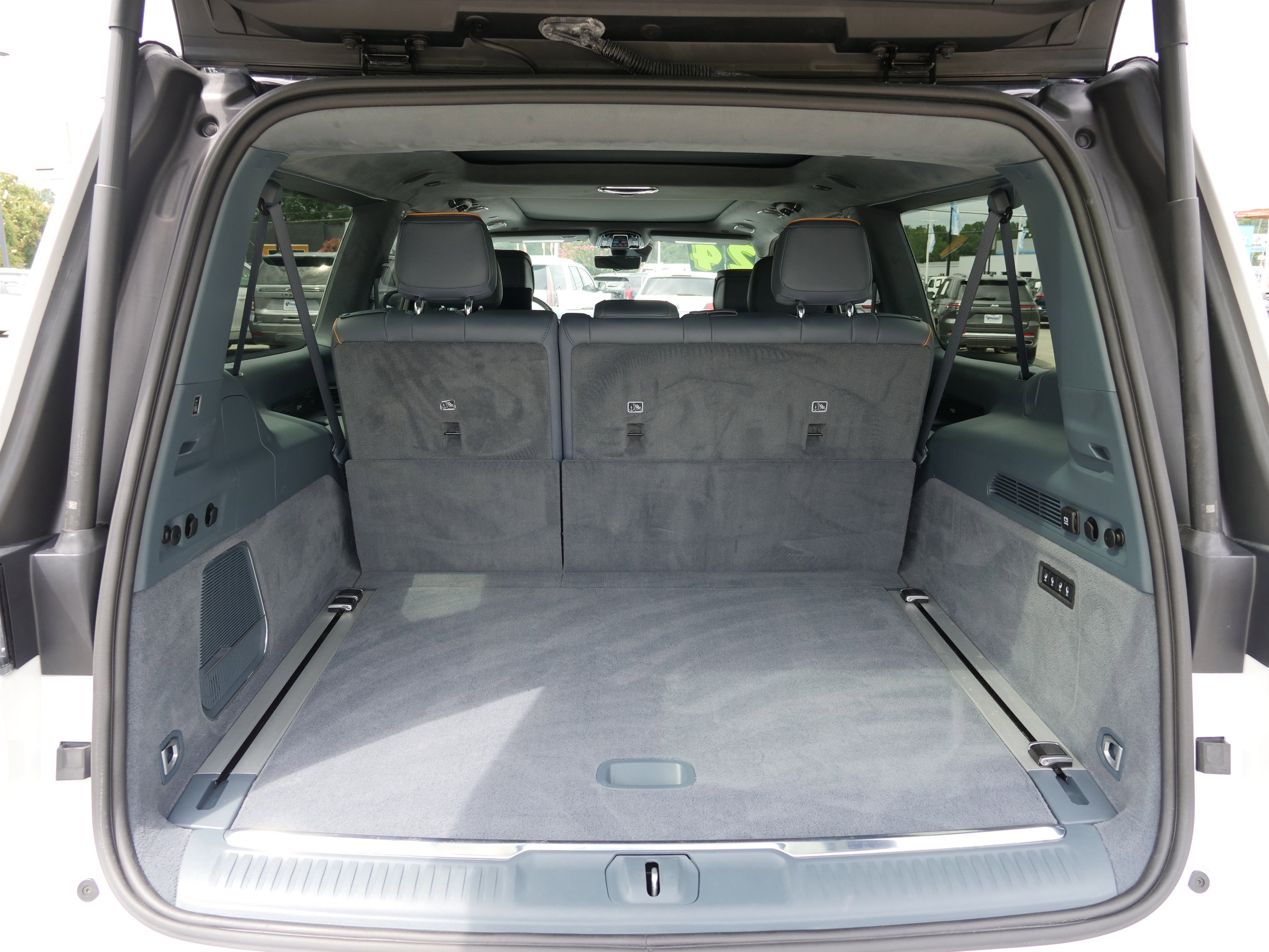 Used 2024 Jeep Grand Wagoneer L Series III w/ Rear Seat Video Group 1 image 12