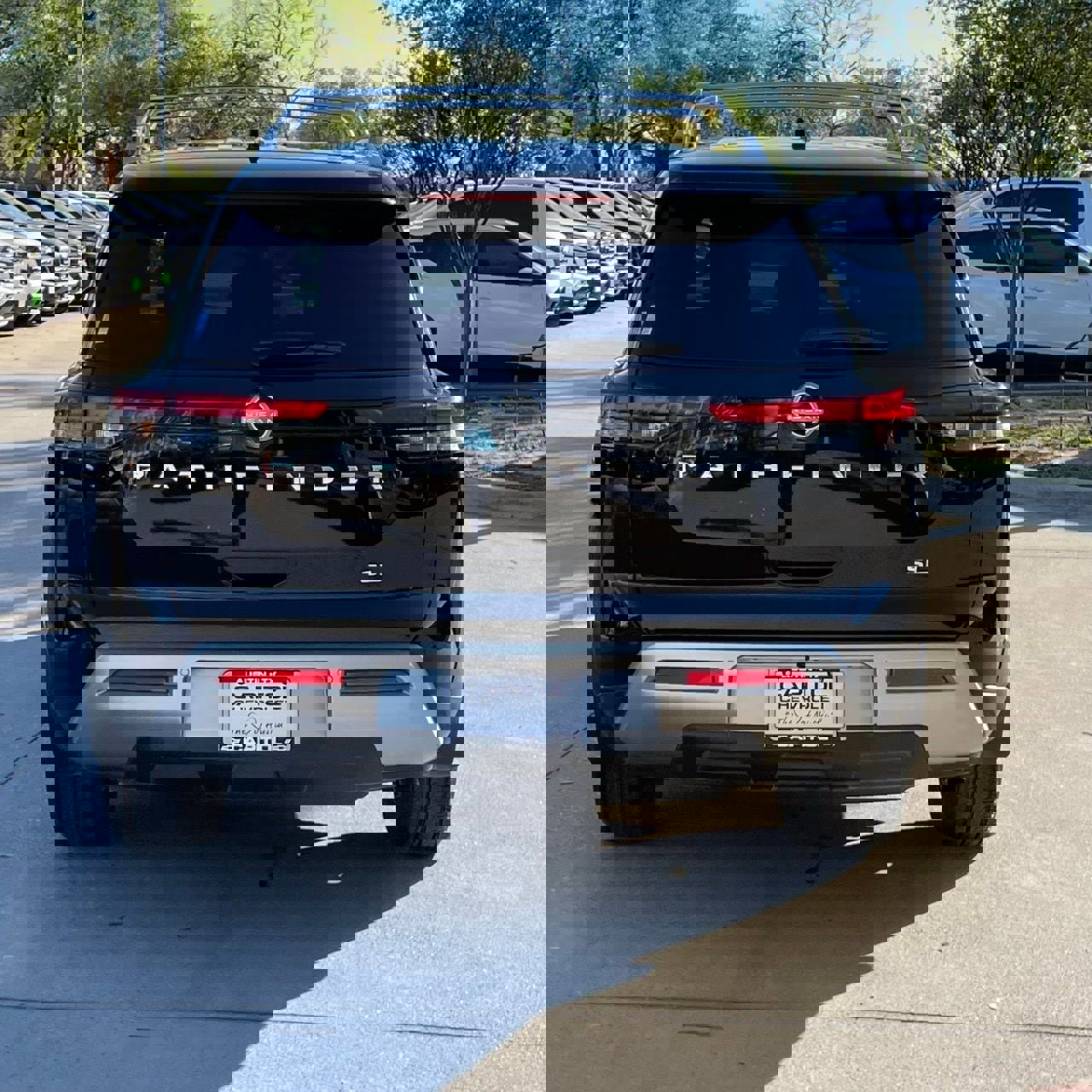 Used 2024 Nissan Pathfinder SL FWD image 5