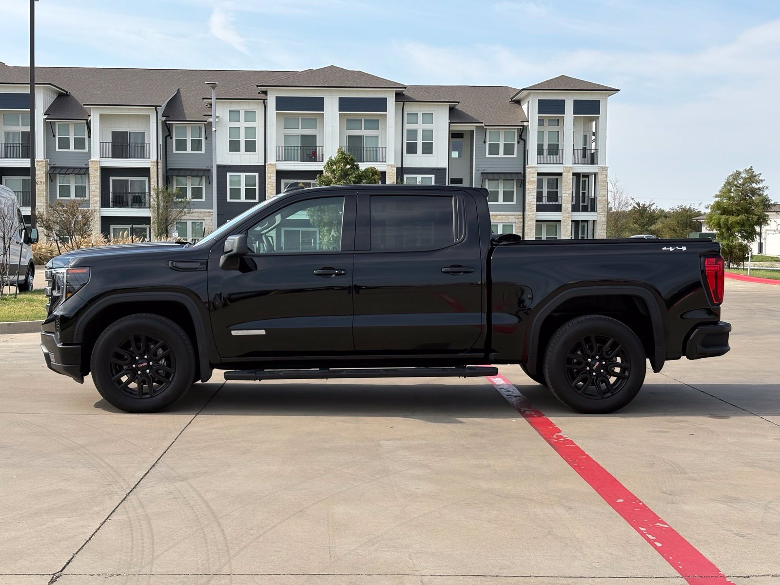 Certified 2024 GMC Sierra 1500 Elevation AWD/4WD image 4