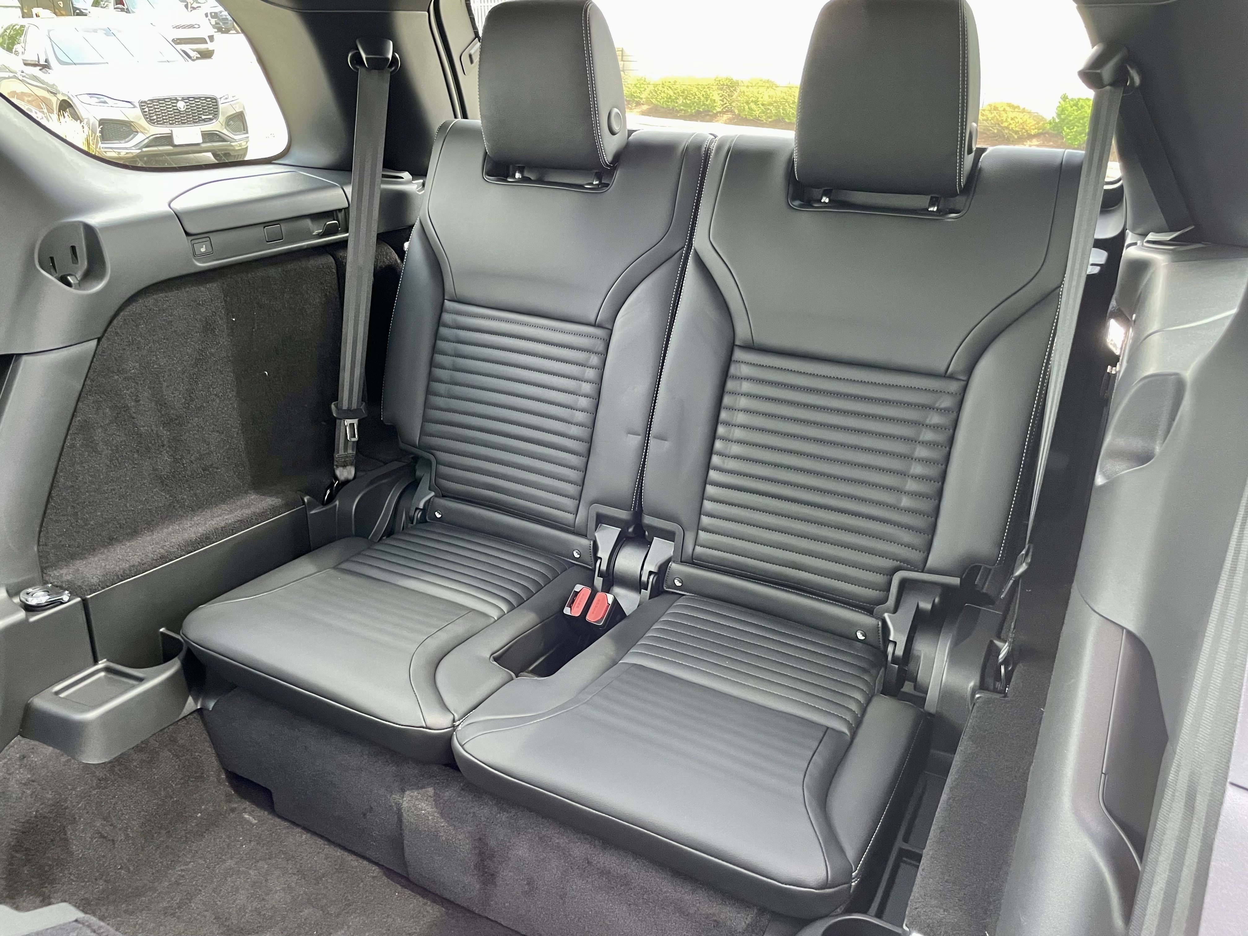 Certified 2025 Land Rover Discovery Dynamic SE AWD/4WD image 34