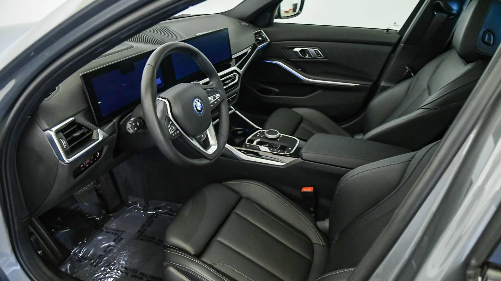 Certified 2023 BMW 330e xDrive w/ Premium Package AWD/4WD image 17