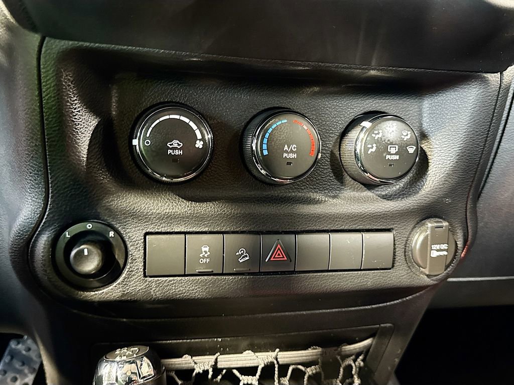Used 2012 Jeep Wrangler Unlimited Sport AWD/4WD image 21