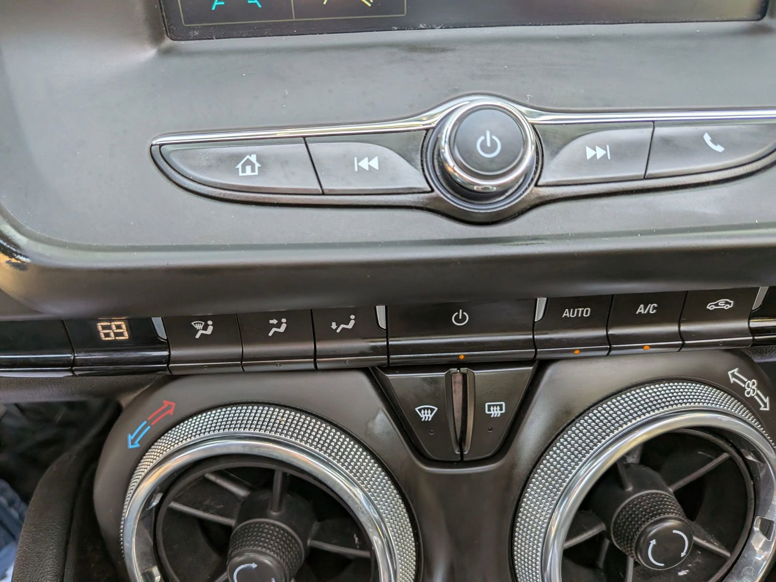 Used 2017 Chevrolet Camaro LT image 32