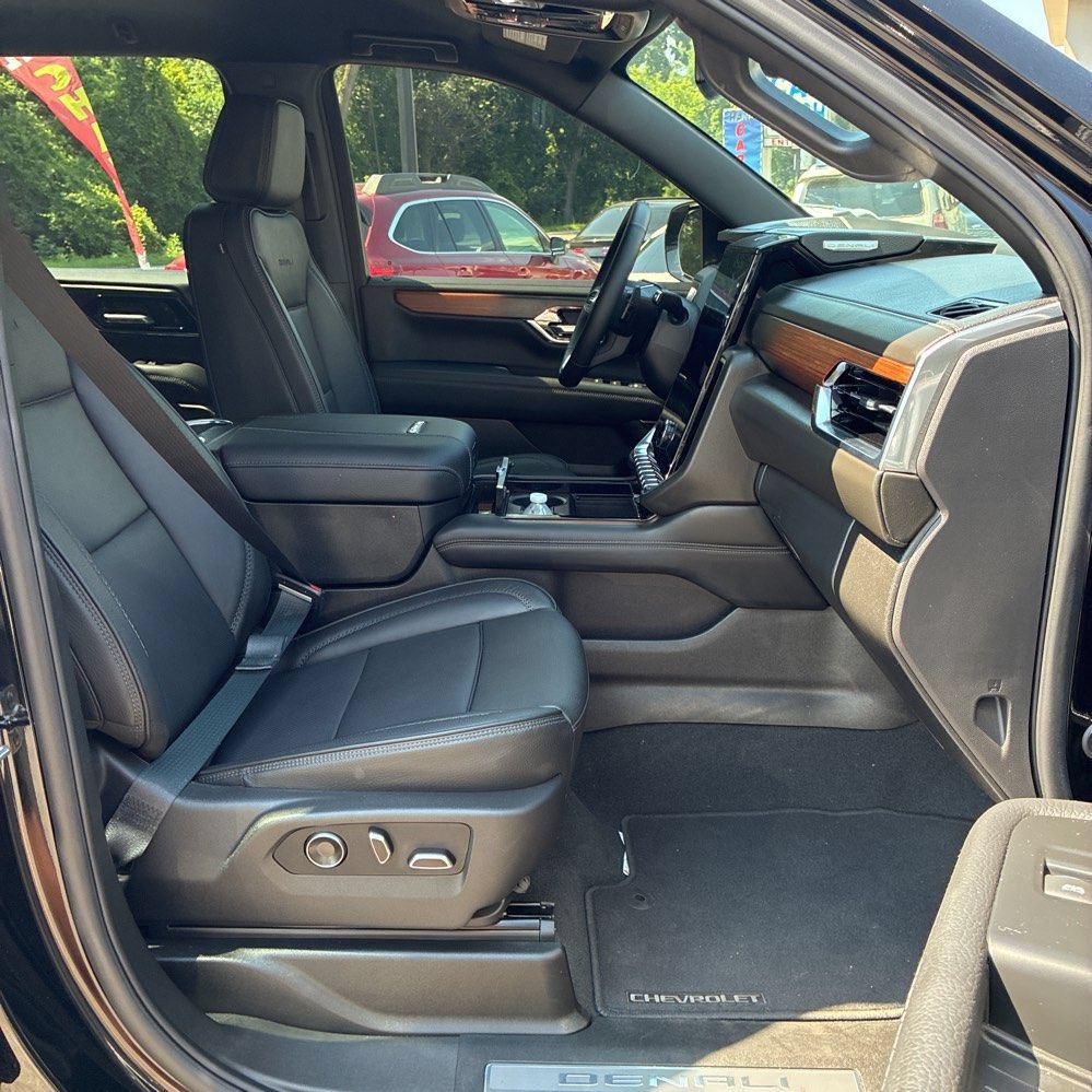Used 2026 GMC Yukon XL Denali RWD image 9