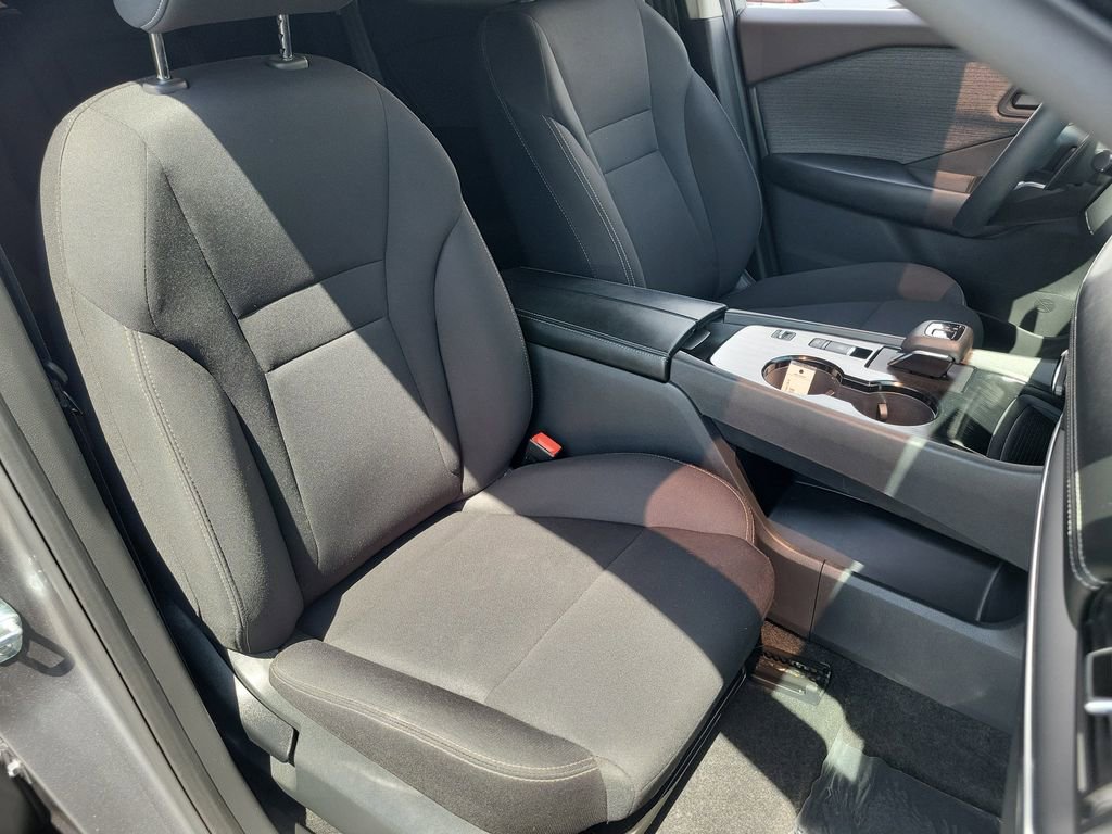 Used 2023 Nissan Rogue S image 17