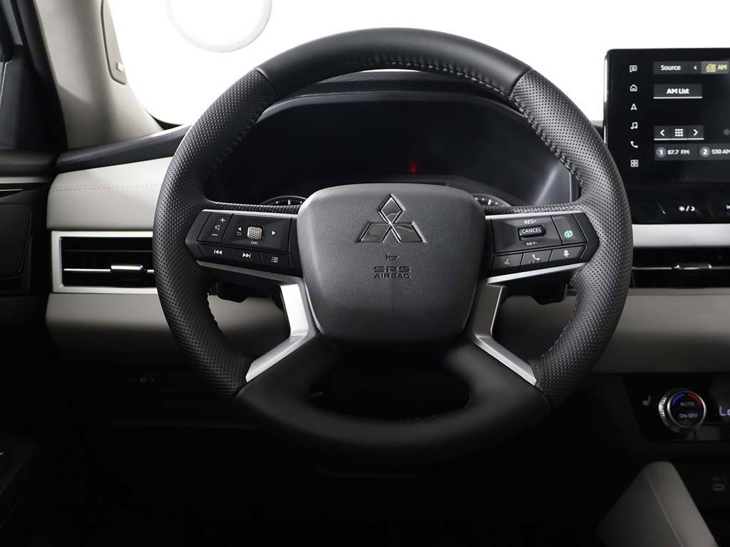 New 2025 Mitsubishi Outlander SE image 38