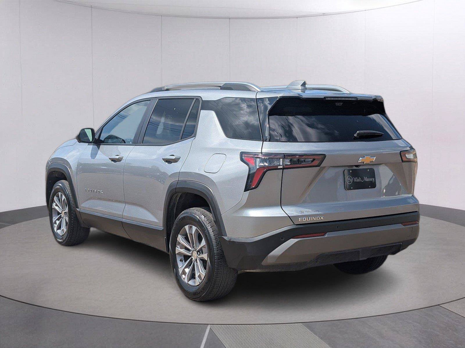 Used 2025 Chevrolet Equinox LT w/ Convenience Package II FWD image 3