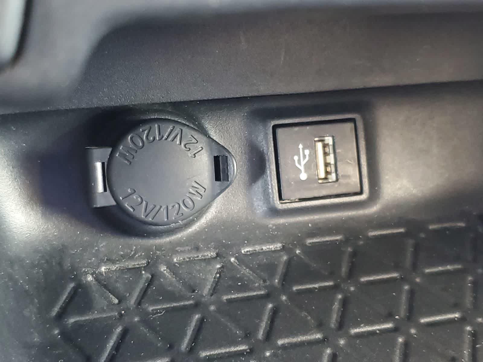 Used 2025 Toyota RAV4 XLE FWD image 20